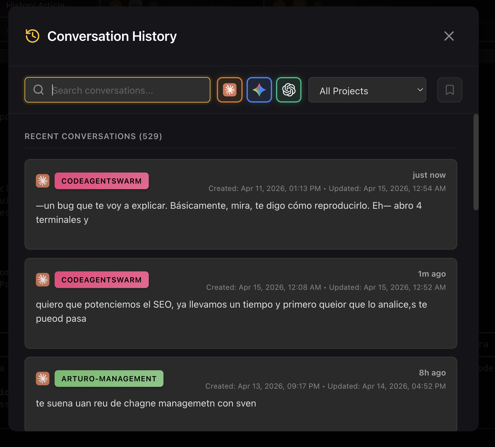 Historial de conversaciones de CodeAgentSwarm mostrando todas las sesiones de Claude Code organizadas por proyecto con busqueda y filtros